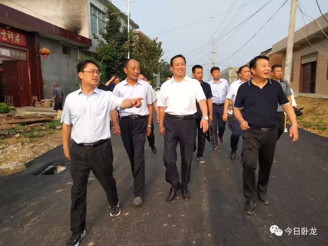 南阳市卧龙区委书记高贤信调研脱贫攻坚等工作