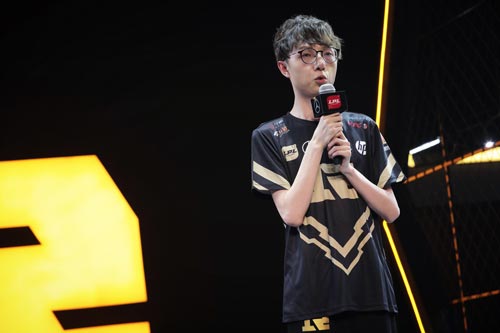电竞世冠选手麻辣香锅刘世宇20日正式退役