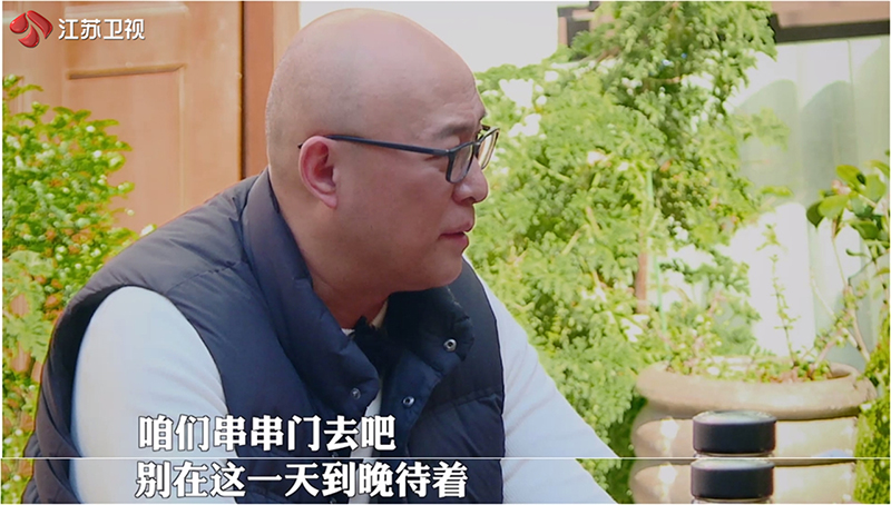 大叔们提前体验退休生活大叔小馆首迎情侣专场