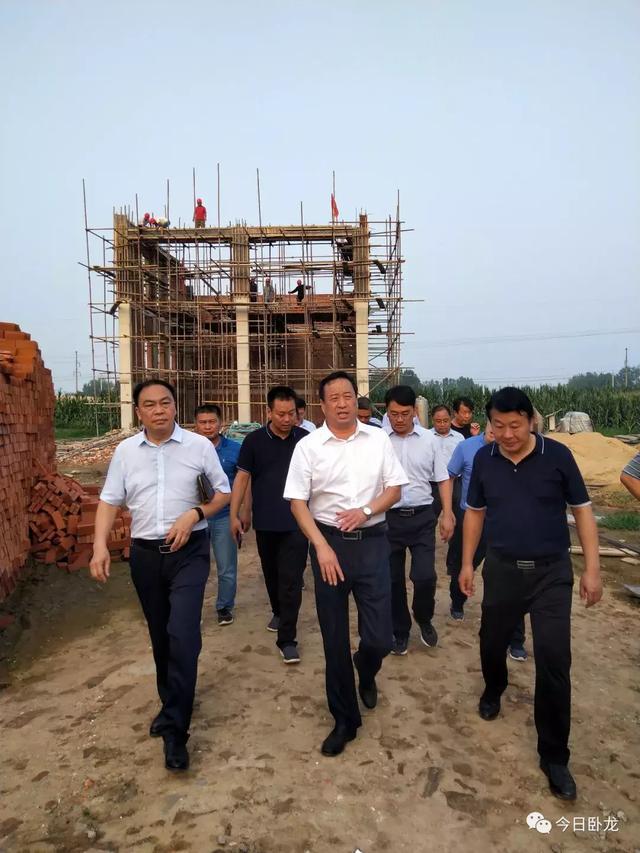 南阳市卧龙区委书记高贤信调研脱贫攻坚等工作