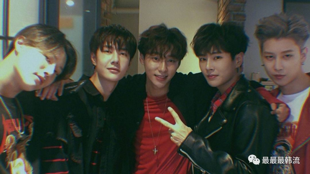 uniq的粉丝也一直没走,每当有神兽的消息总会有人热泪盈眶.