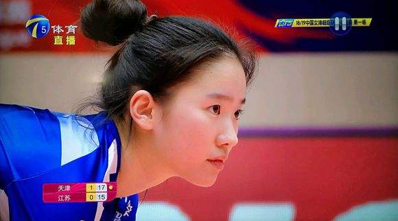 倪非凡走进球迷的视线中其实是排超联赛的时候,当时,江苏队遭受由