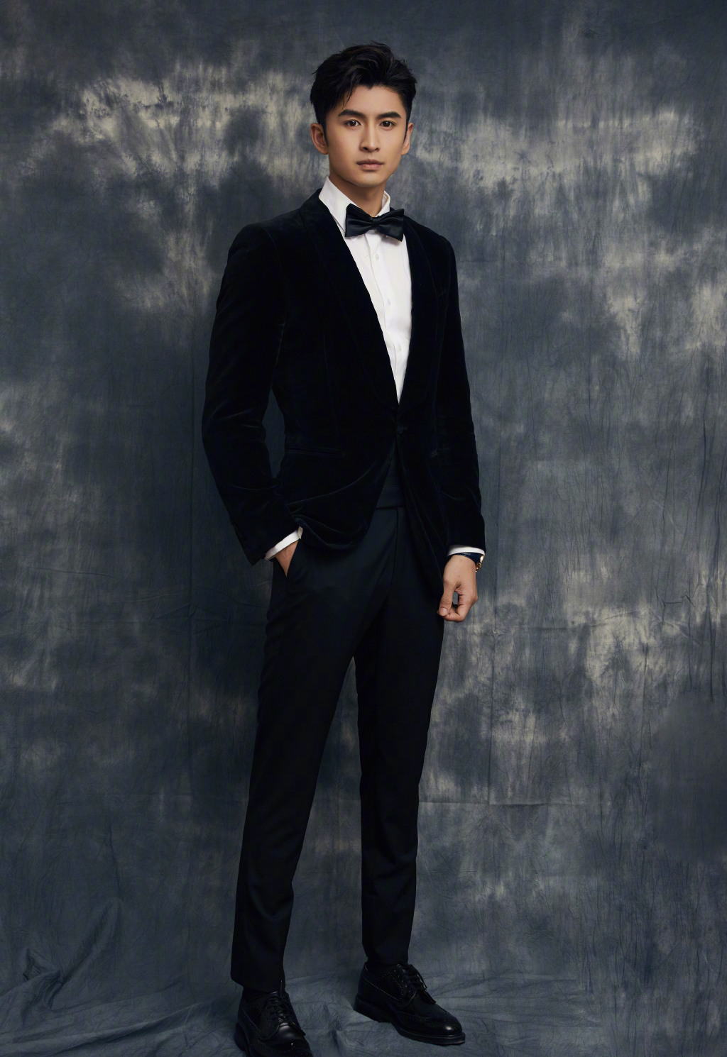 张云龙坐过山车被吓到尖叫,玩转马卡龙色休闲装,活力运动的少年