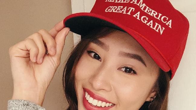 朱在社交媒体上发布的自己佩戴“让美国再次伟大”帽子的照片。