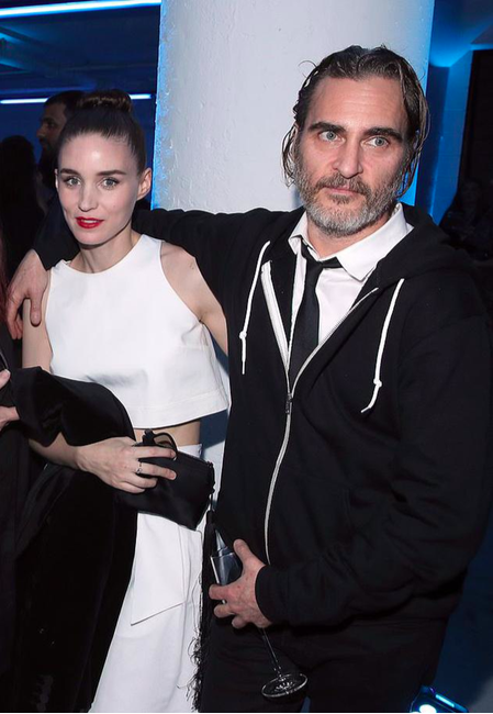 34岁鲁妮·玛拉与杰昆·菲尼克斯正式订婚，曾获奥斯卡提名