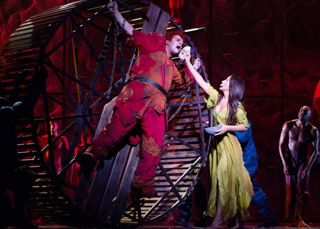 音乐剧《巴黎圣母院》时隔8年重返上海文化广场演出