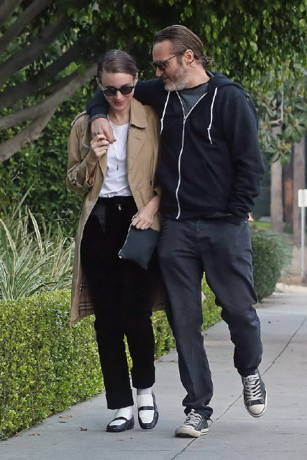 34岁鲁妮·玛拉与杰昆·菲尼克斯正式订婚，曾获奥斯卡提名