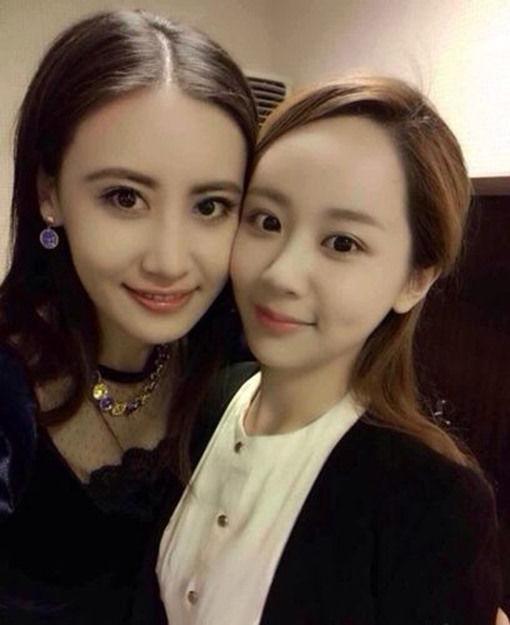 杨紫大学生活照曝光,身边同学都是女神,难怪她自曝没人追