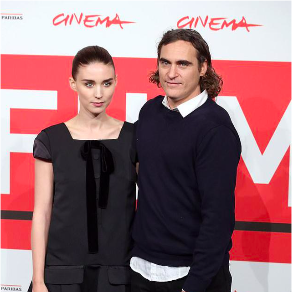 34岁鲁妮·玛拉与杰昆·菲尼克斯正式订婚，曾获奥斯卡提名