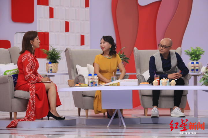 专访|刘永好妻子李巍:为支持丈夫放弃医生梦 为8年全职妈妈经历骄傲