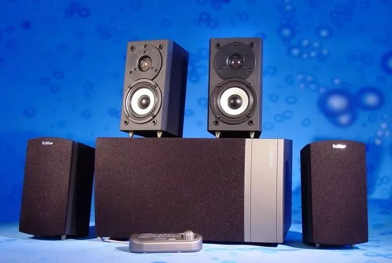 海信展示行业首款8通道音响电视,比5.1声道更强!