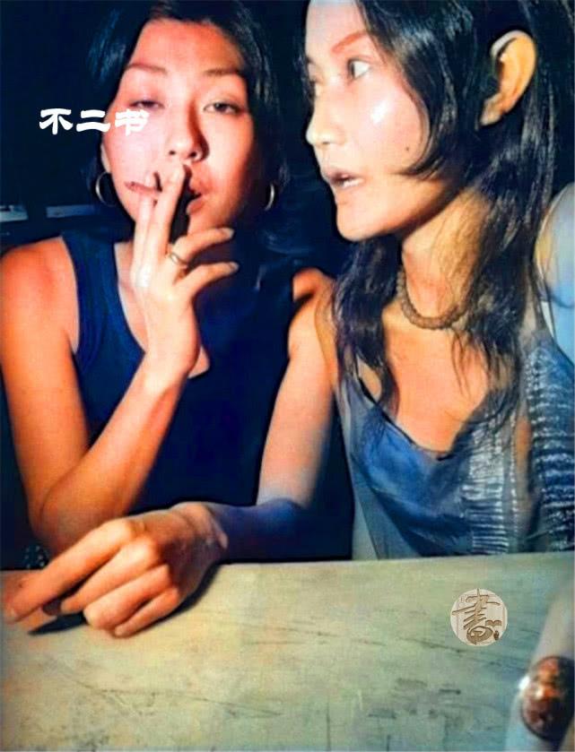 在扩大规模的过程中,有许多女性加入了山口组,她们往往是头目组长的