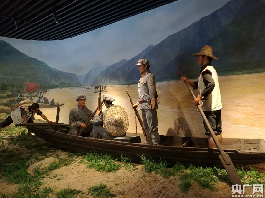 是当地红军抢渡金沙江前,贺龙挥鞭击过的石鼓