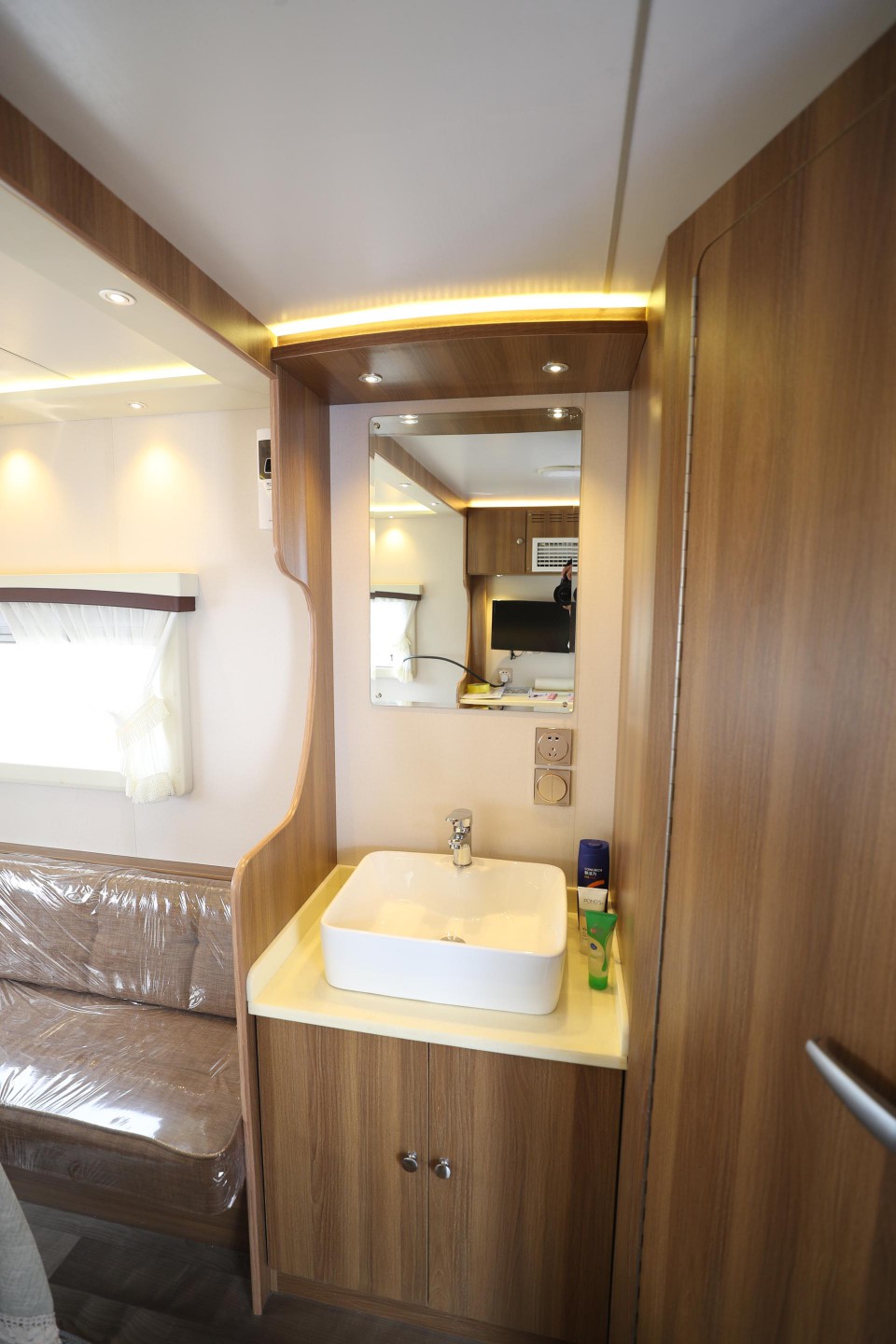 一款适合营地运营的房车赛德8米u型沙发款营地拖挂房车168万