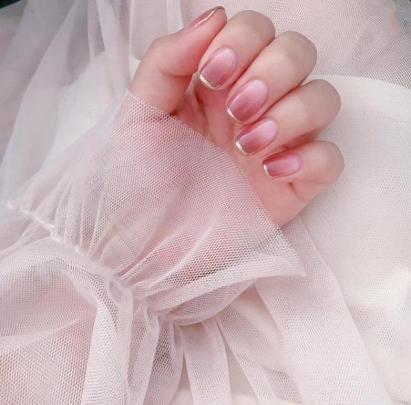 干净清爽的极简风美甲合集,女神们最爱的还是极简风