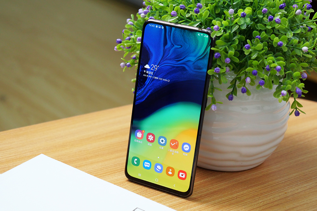 高屏占比创新翻转镜头设计 三星galaxy a80图赏