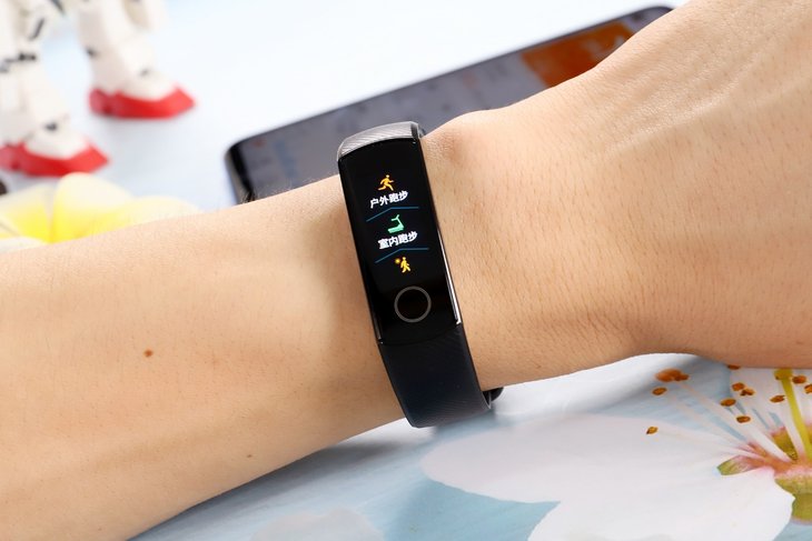 最全的荣耀手环5首发评测:新增血氧检测,健康功能再升级
