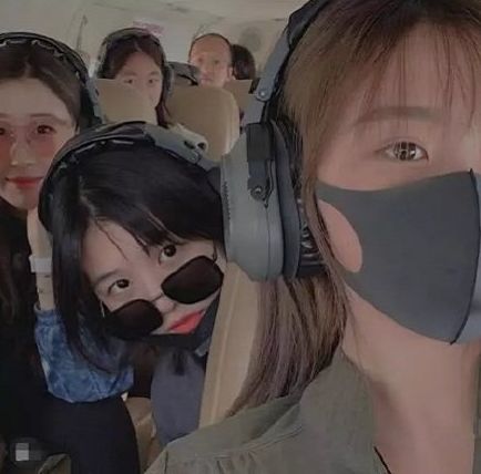 章子怡14岁继女很成熟！暑假非洲旅行，打扮比13岁多多更夸张