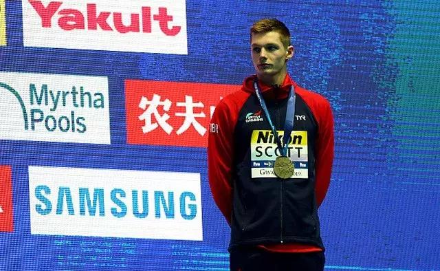 拒绝与孙杨合影,接受采访时再发声:每位游泳选手都支持霍顿