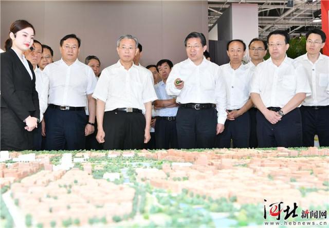 7月23日,山東省委書記劉家義,省委副書記、省長龔正率領山東省黨政代表團出訪河北省雄安新區。 河北新聞網 圖