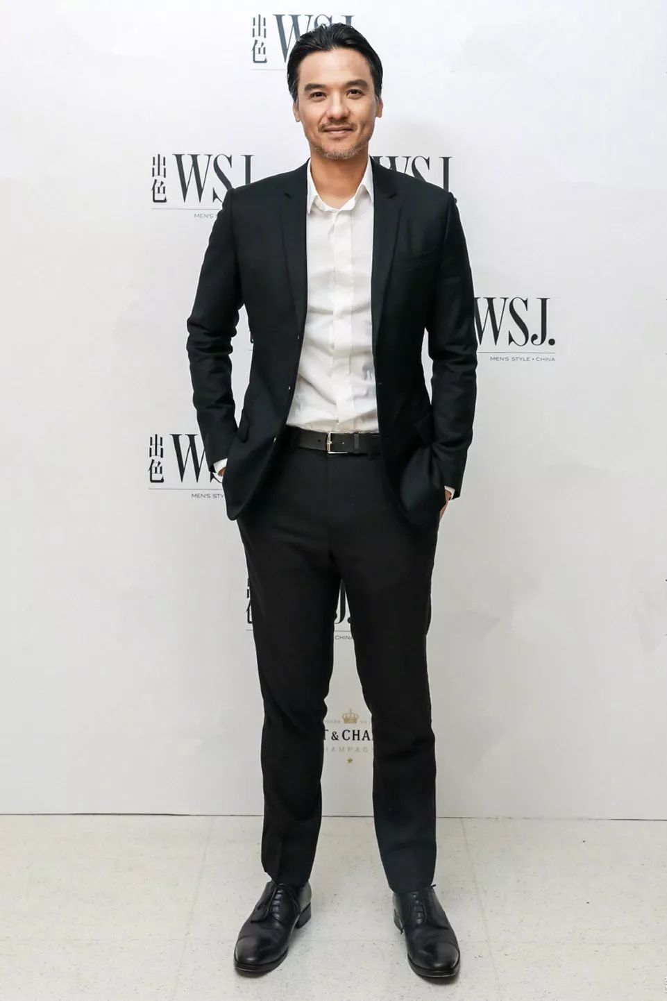 派对晚宴何穗雎晓雯同穿黑裙风格迥异,马龙一身黑西装风度翩翩
