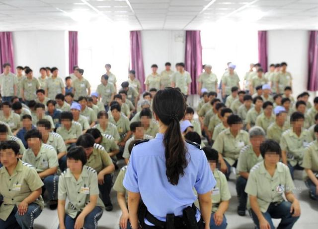 如果长期服刑的犯人在监狱患了癌症监狱会怎样对待他们呢