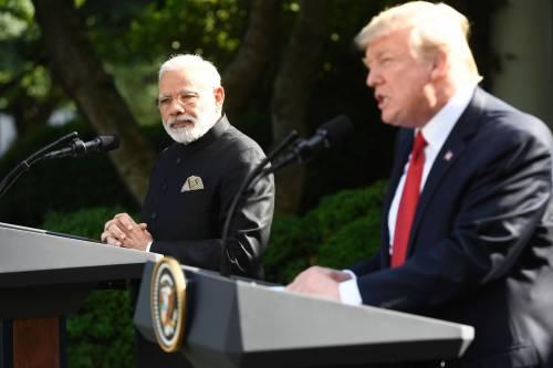 图为美国总统特朗普（右）和印度总理莫迪。新华社/法新