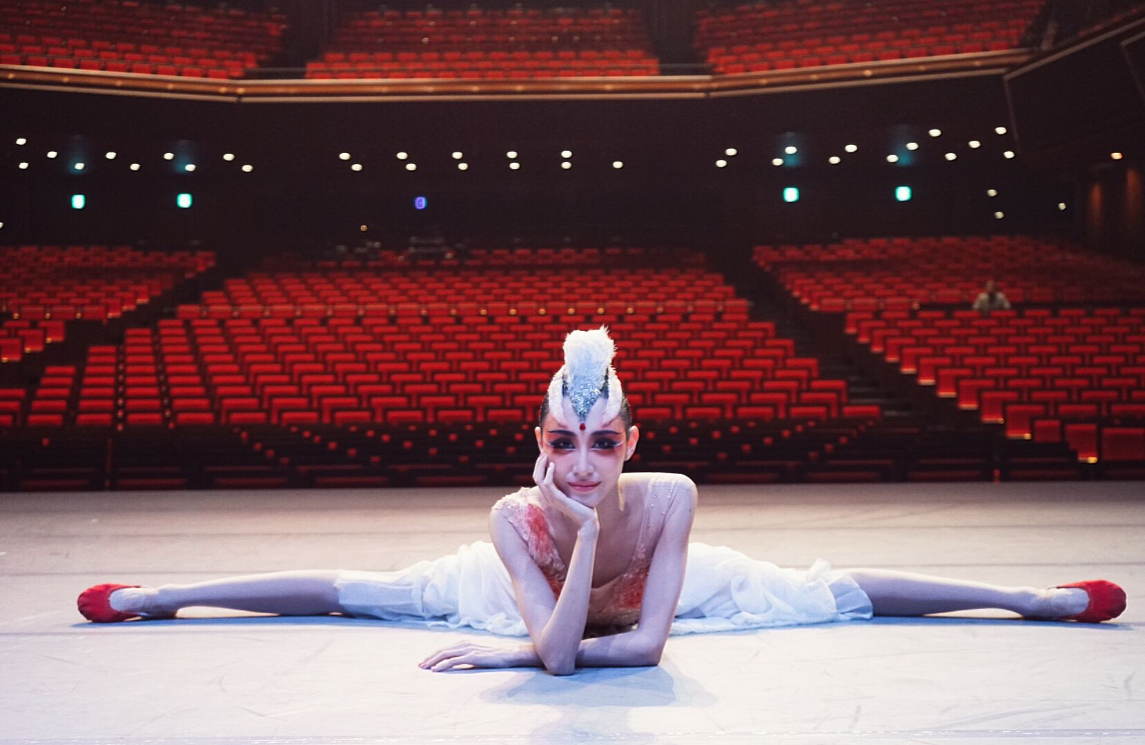 拿奖到手软,在《街舞2》帮跳躺着都是戏,看女神朱洁静进阶之路