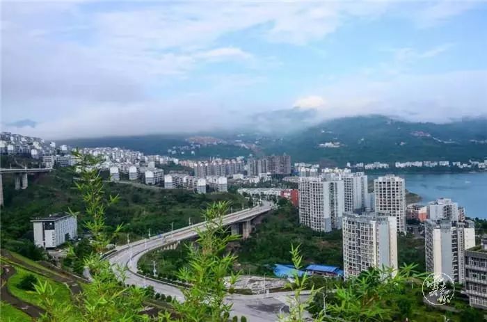 线路图:绥江县城→天宝山万亩李子园→绥江县城→真武山千亩果园推荐