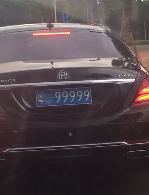 广东偶遇迈巴赫s600车牌5连号网友比5个8还值钱