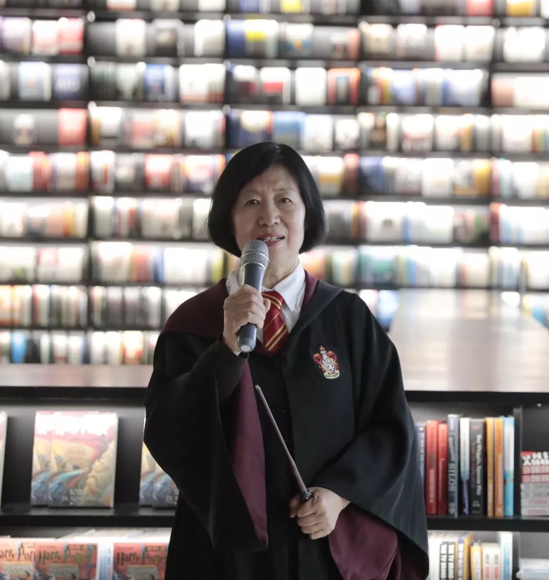 王瑞琴人民文学出版社编审,全国优秀编辑,国务院特殊津贴享有者.