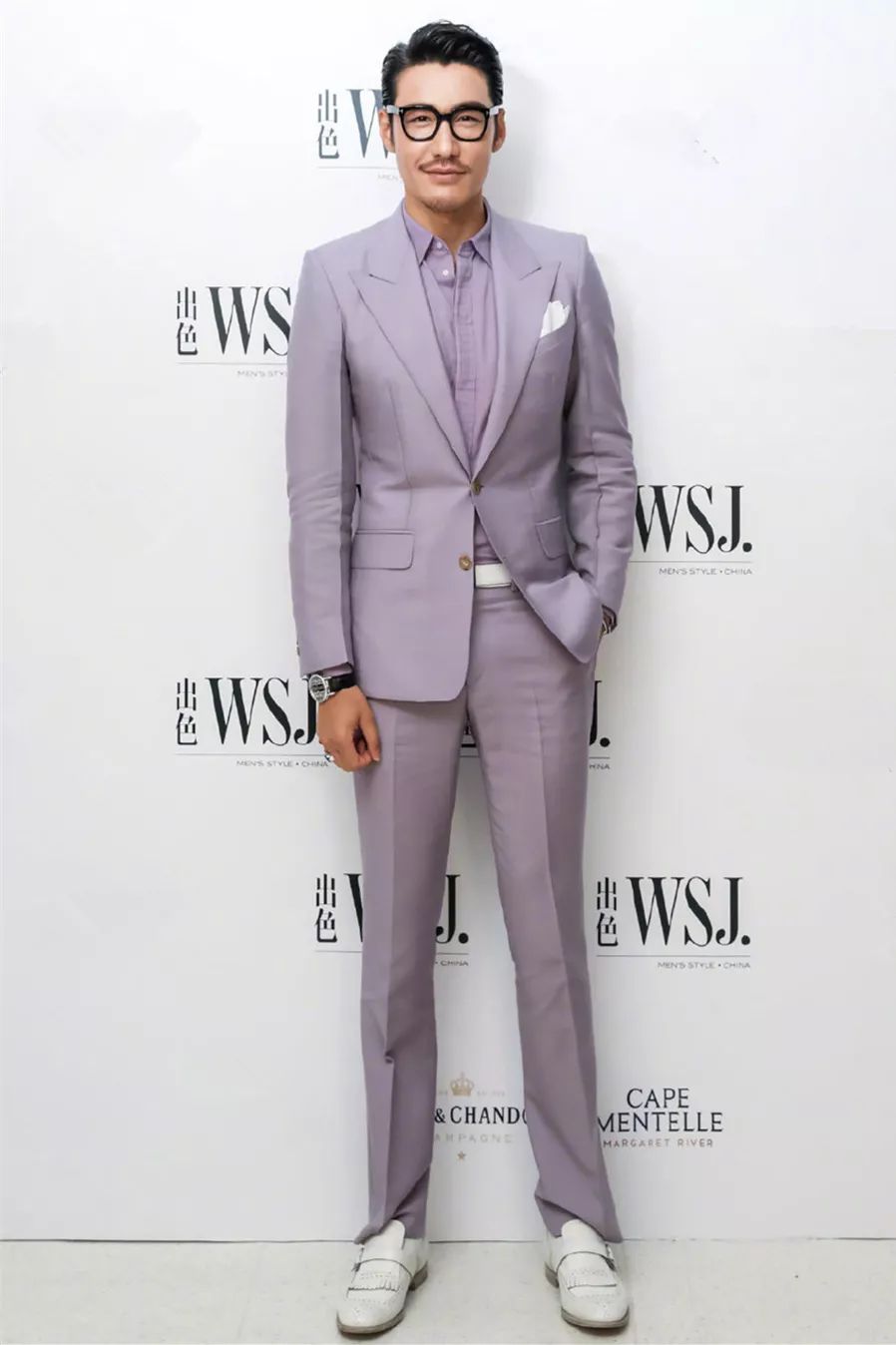 派对晚宴何穗雎晓雯同穿黑裙风格迥异,马龙一身黑西装风度翩翩