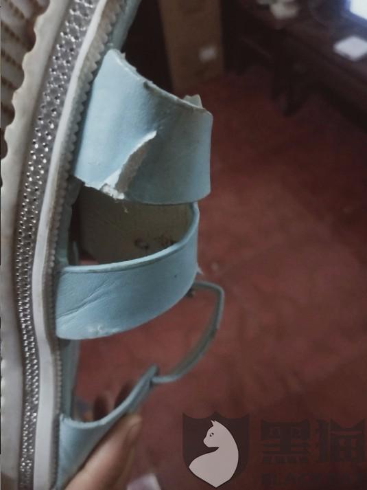 黑猫投诉阿里巴巴上买的凉鞋穿1天严重脱胶要求退货退款客服不处理