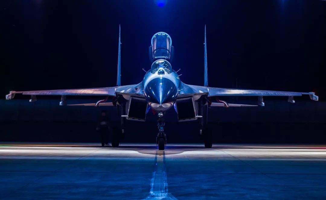 "侧卫"苏-27为啥得到军事家的青睐?看看这空战性能,太惊艳了