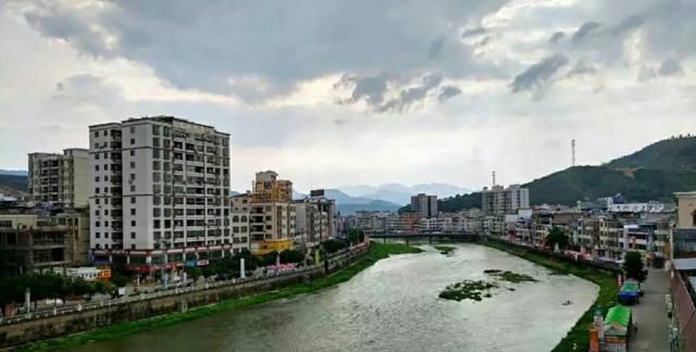 广东河源连平县最大的镇,地处盆地内,是全国重点镇|忠信镇|连平县