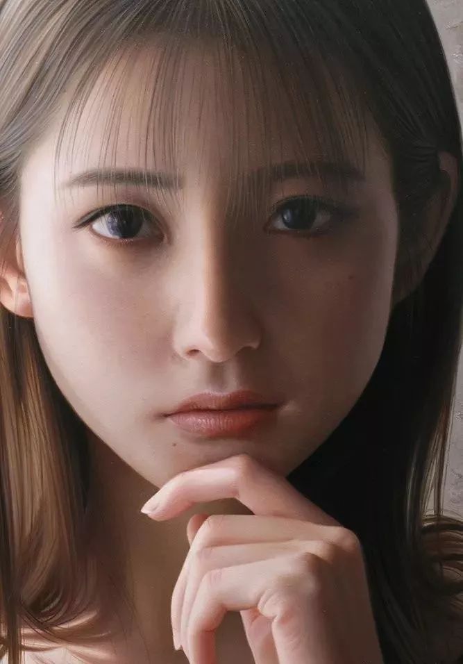 他的作品细腻逼真为日本超写实绘画第一人有日本冷军之称