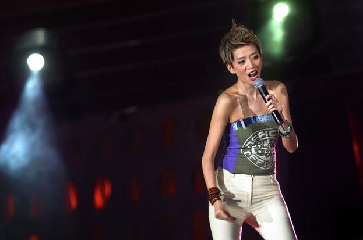 郑秀文红馆演唱会总数达百场成女歌手中第三人紧随徐小凤梅艳芳