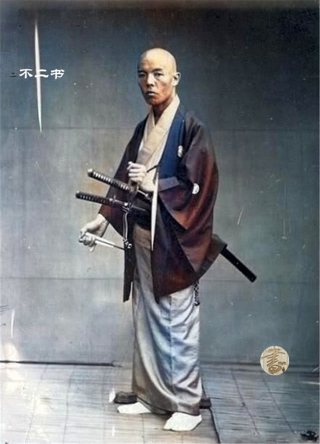 上色老照片：镜头下真实的日本武士，眼神虽然凶狠，但身高很感人