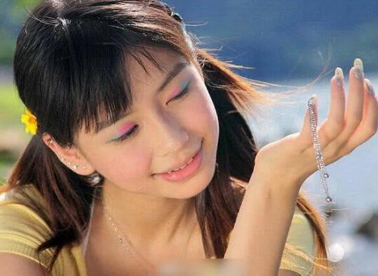 angelababy15岁旧照曝光 一脸清纯整没整容一目了然
