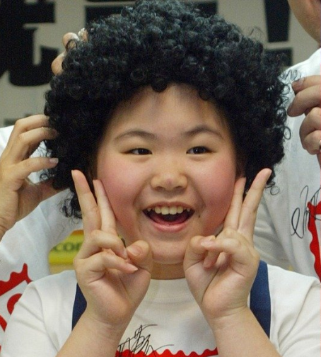 包装上印着的那个顶着爆炸头的小女孩可是有真人原型的哦.