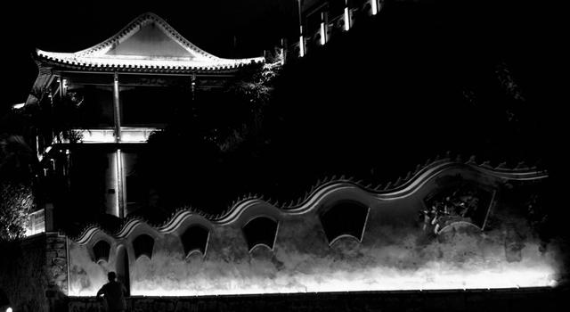 除了古井城墙,杨受成父亲出资重建的北阁佛灯