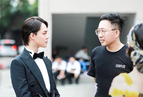 于正谈《烈火军校》选角标准,与尹正这样结缘,一席话暴演员素养