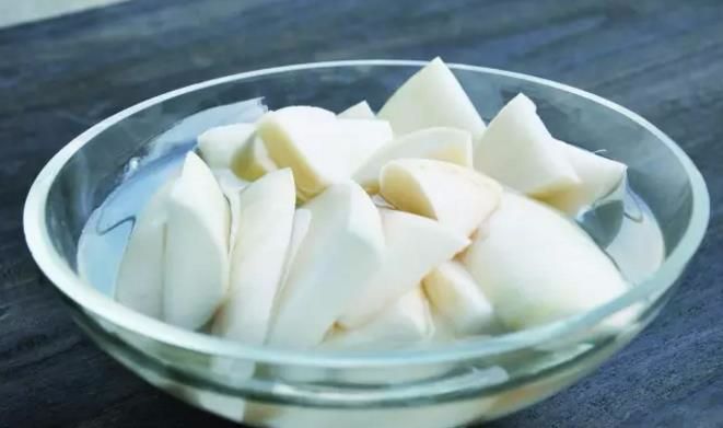 闽南地区有一种经典小吃叫做菜头酸酸酸甜甜的清脆可口