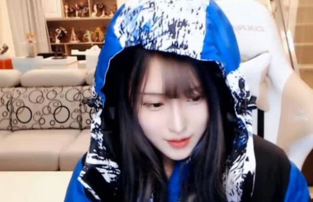 腐团儿又在直播间炫富一件羽绒服5位数网友pdd也有一件