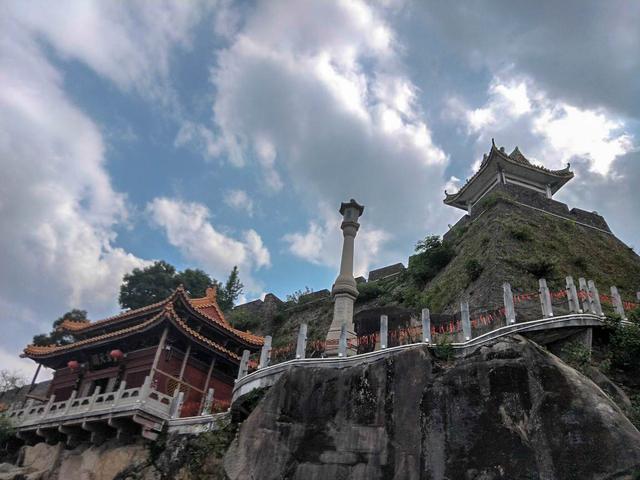 除了古井城墙,杨受成父亲出资重建的北阁佛灯