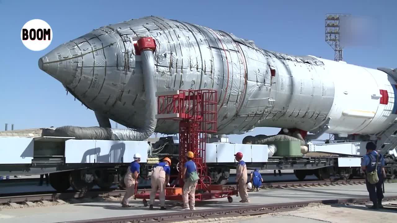 俄罗斯质子m运载火箭升空前实拍搭载俄德合研太空望远镜