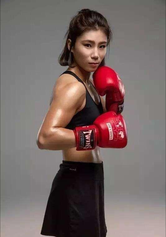 蔡宗菊成为该拳击组织历史上首位中国女子世界拳王