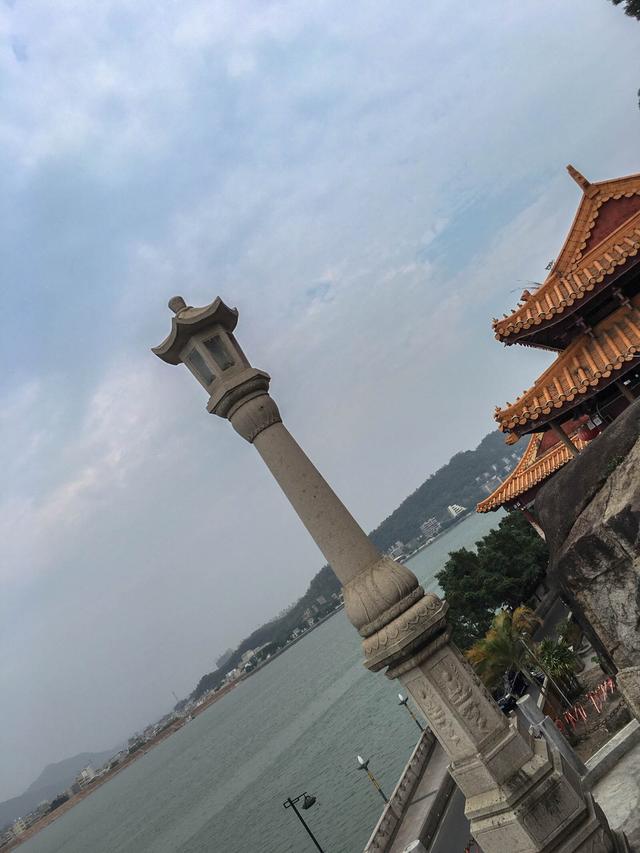 除了古井城墙,杨受成父亲出资重建的北阁佛灯