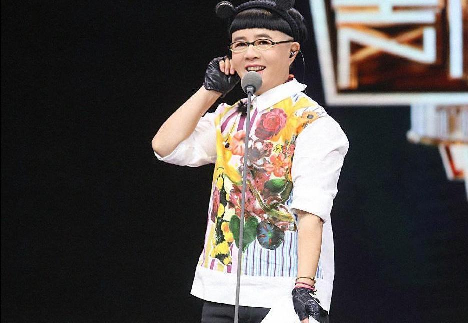 金龟子董浩罕见同框跳舞肢体丰富动作夸张网友直呼宛如顽童