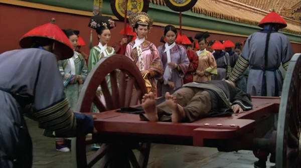 祺嫔被乱棍打死时,有人注意到她的脚吗?后宫太监个个都是狠人